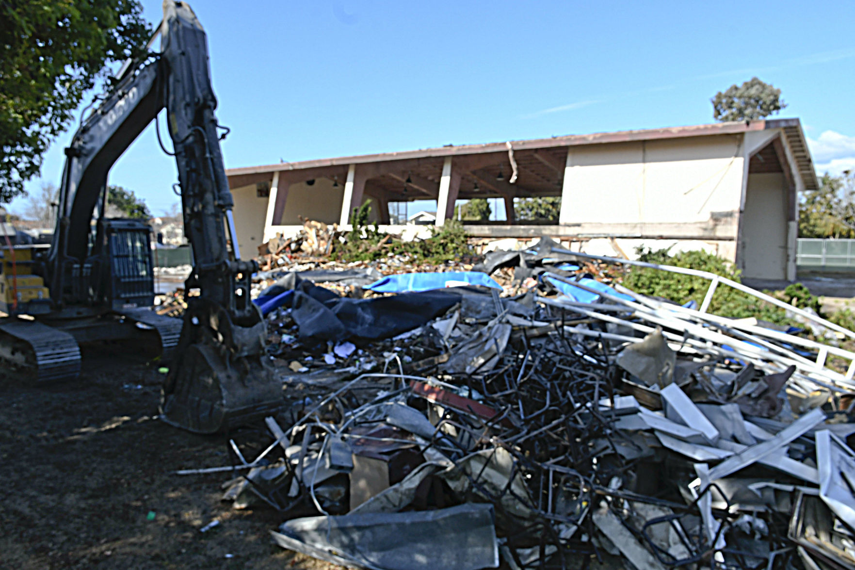 112219 Lompoc pool demolition 08.jpg